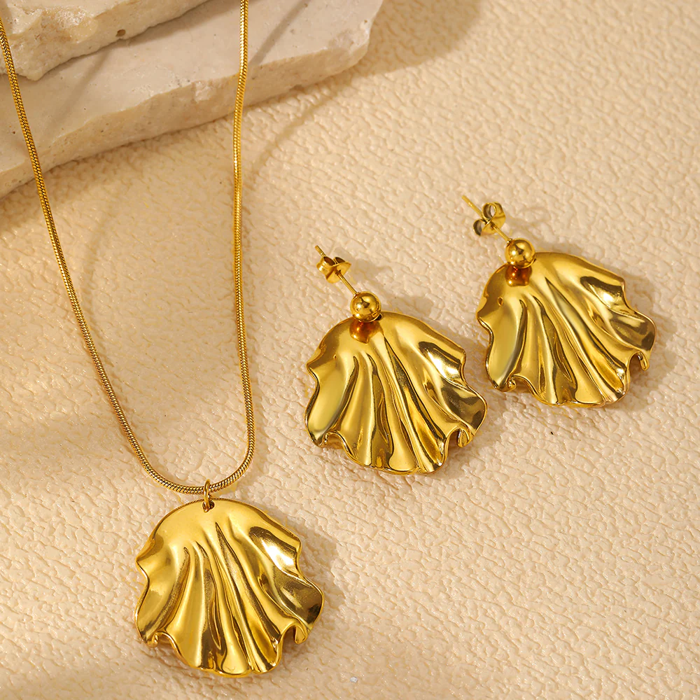 Gold Shell Pendant Necklace & Earring Set - Image 2