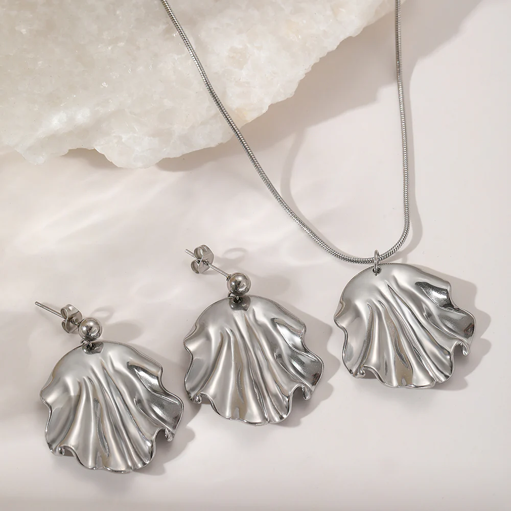 Gold Shell Pendant Necklace & Earring Set - Image 3
