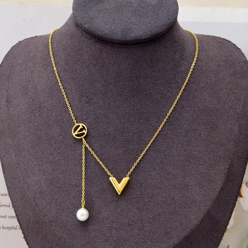 Gold V Drop Pearl Pendant Necklace - Image 4