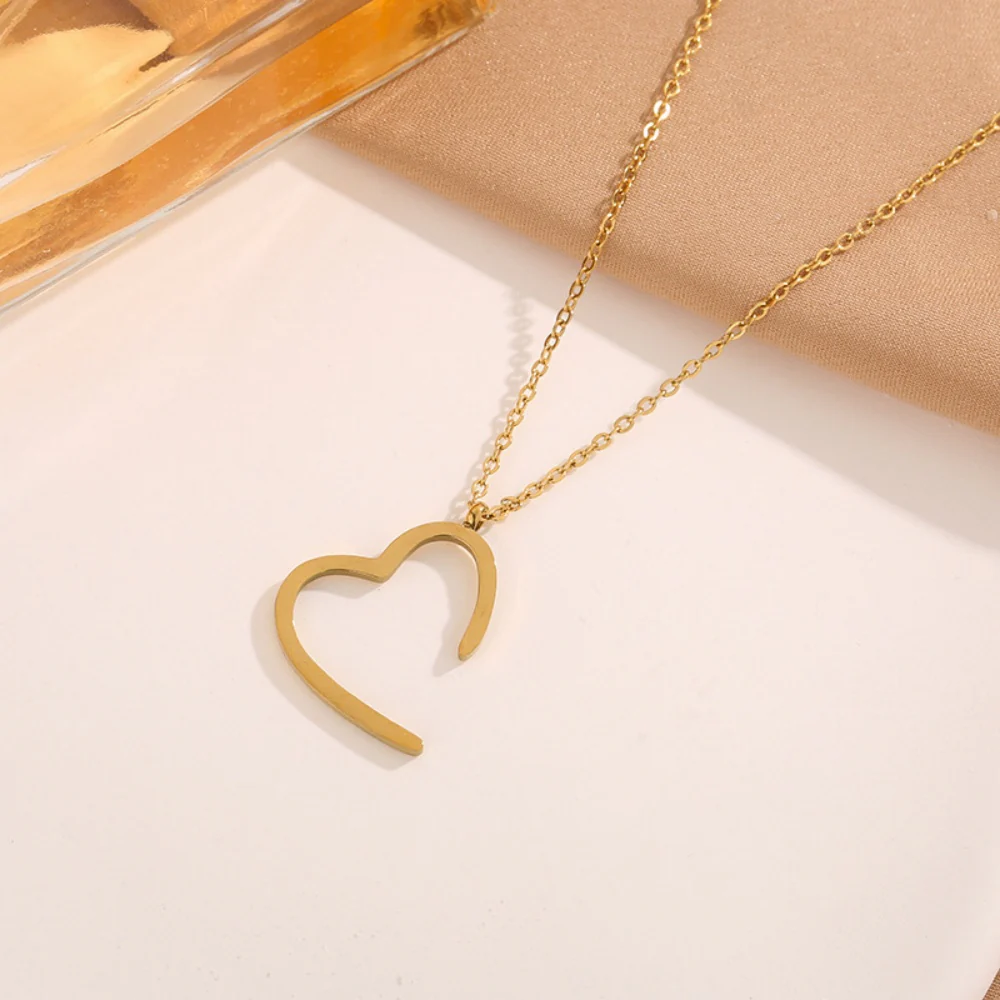 Heart Pendant Clavicle Necklace - Image 2