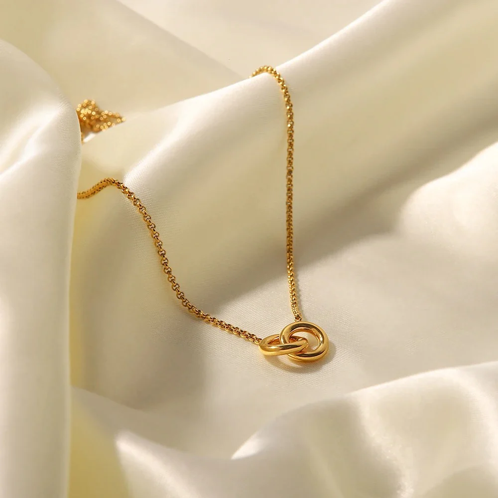 Interlocking Hoops Necklace - Image 5