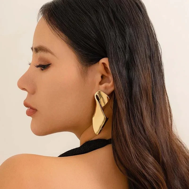 Irregular Twisted Stud Earrings - Image 5