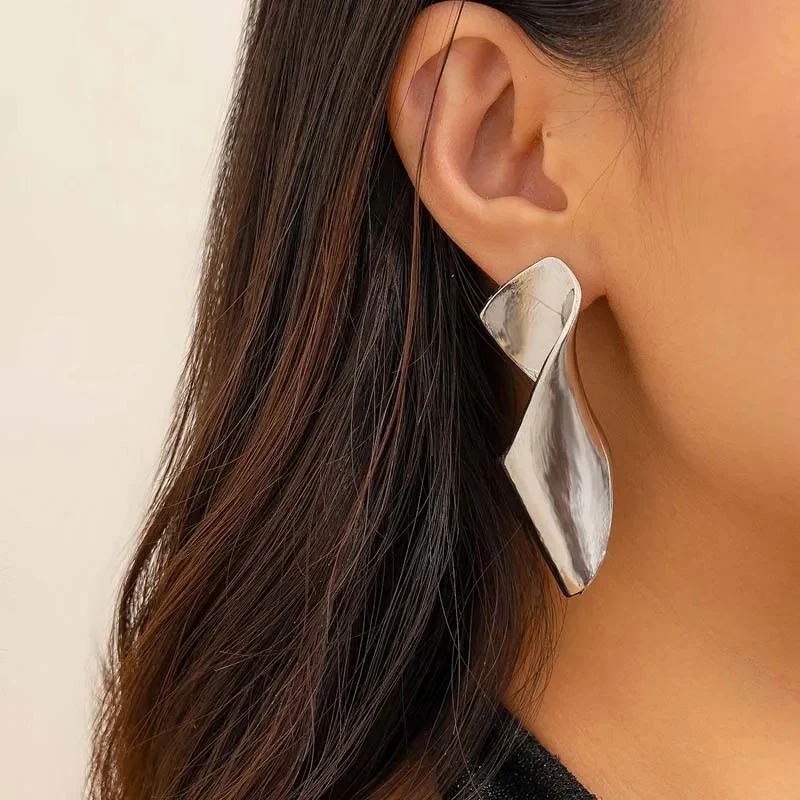 Irregular Twisted Stud Earrings - Image 6