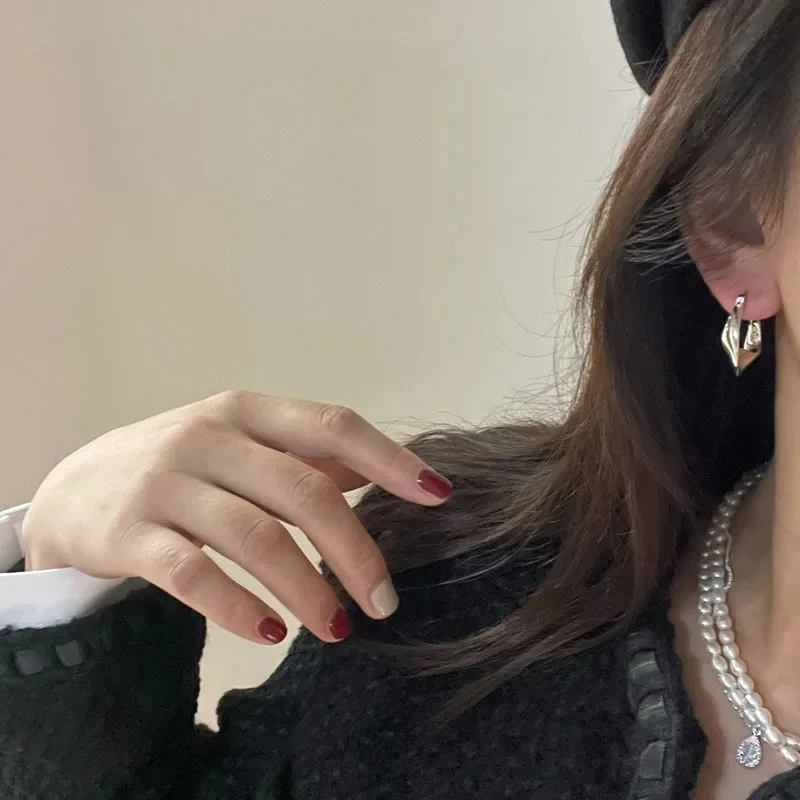 Irregular Wavy Hoop Earrings - Image 4