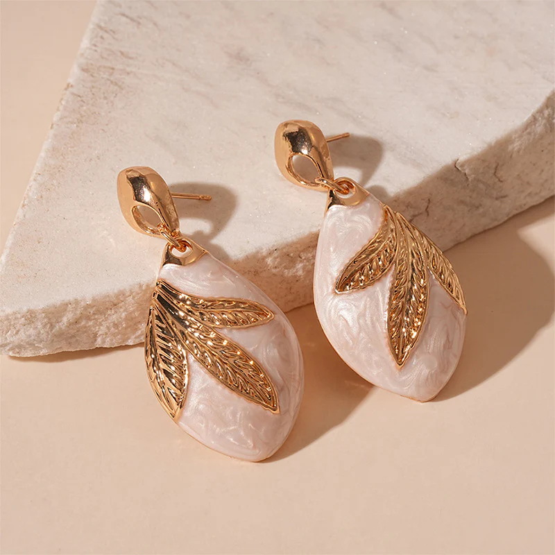 Leaf Accent Shell Drop Earrings - Image 3