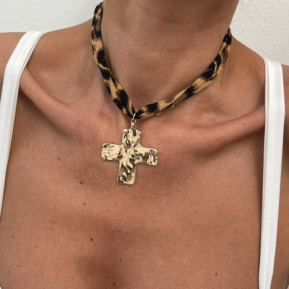 Leopard Velvet Floral Pendant Choker - Image 2