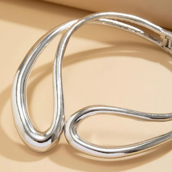 Minimal Hollow Chunky Necklace - Image 6