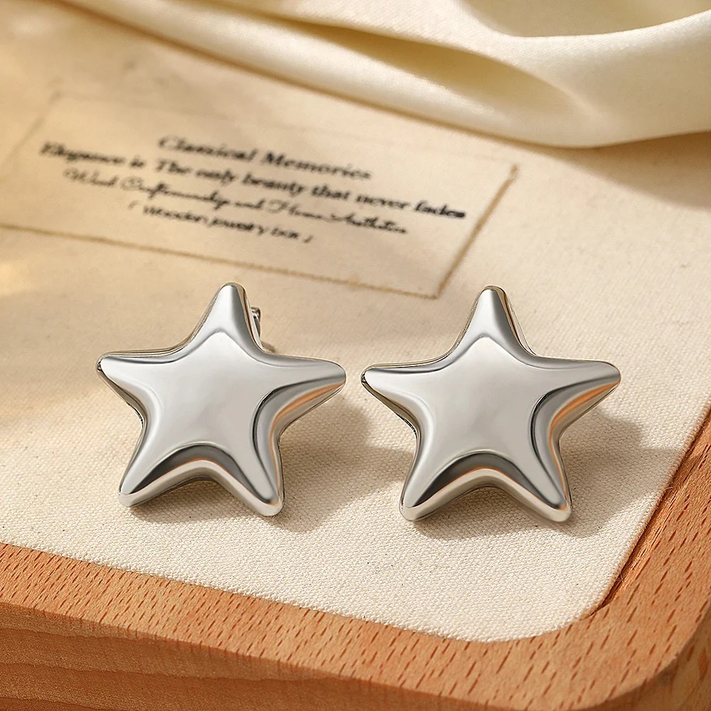 Minimal Star Earrings - Image 4
