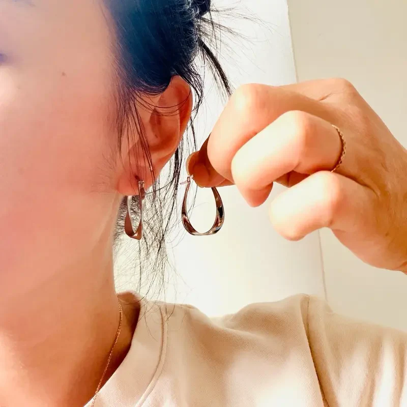 Mobius Twist Hoop Earrings - Image 3