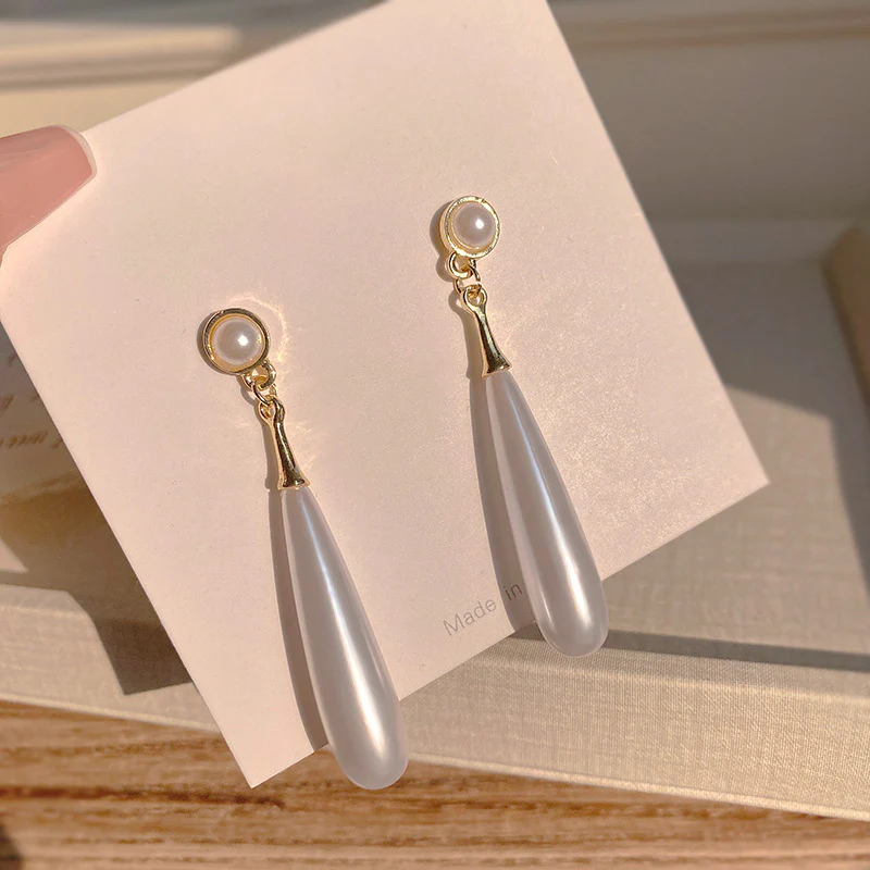 Pearl Teardrop Dangle Earrings - Image 2