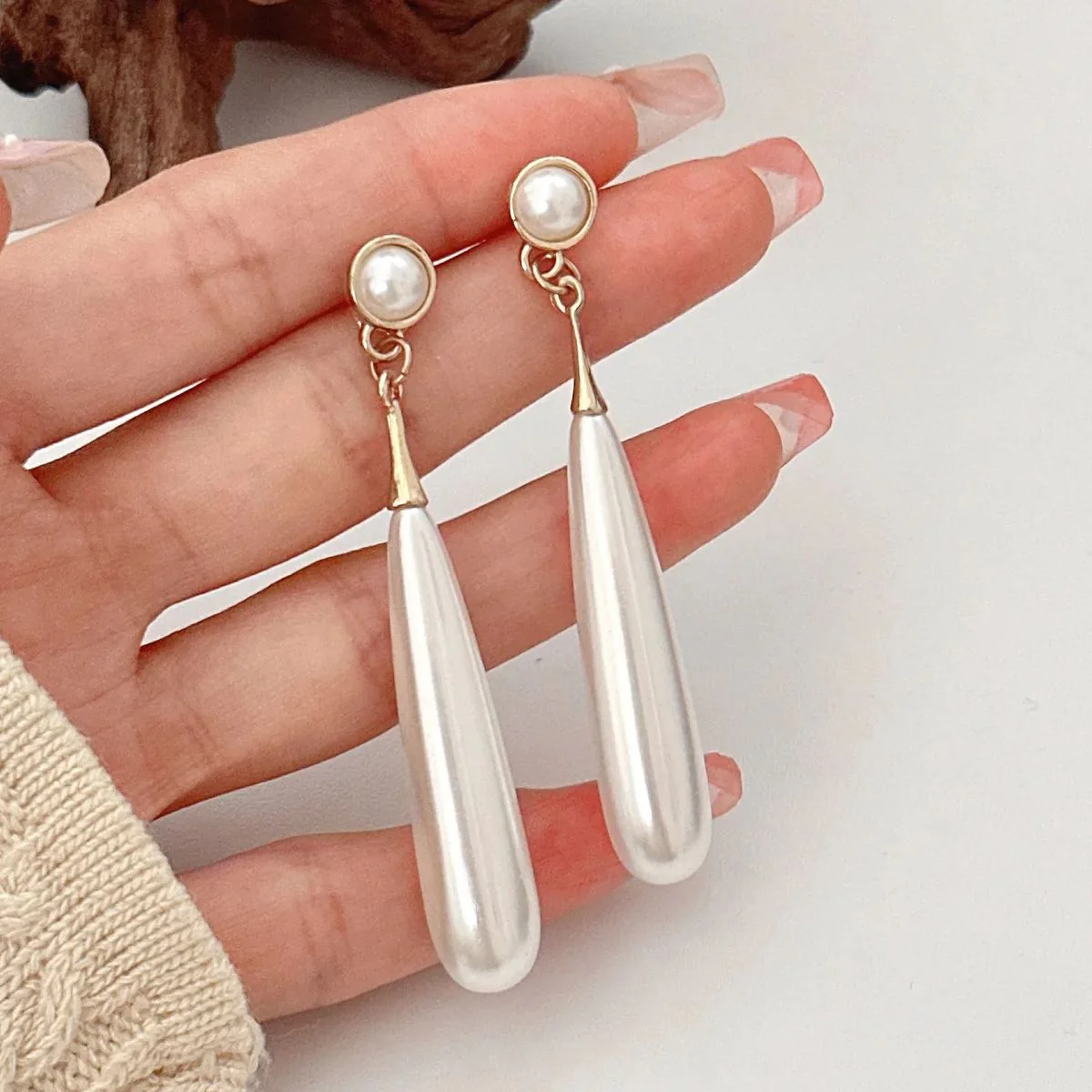 Pearl Teardrop Dangle Earrings - Image 3