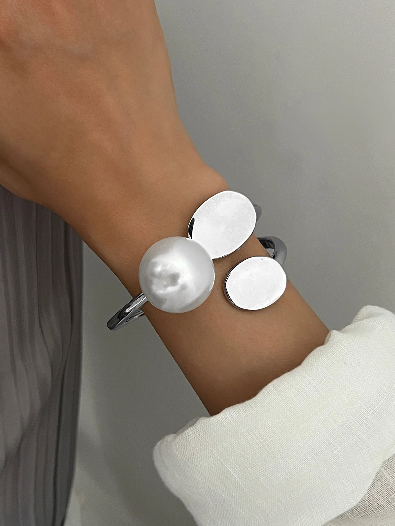 Punk Geometric Pearl Cuff Bracelet - Image 2