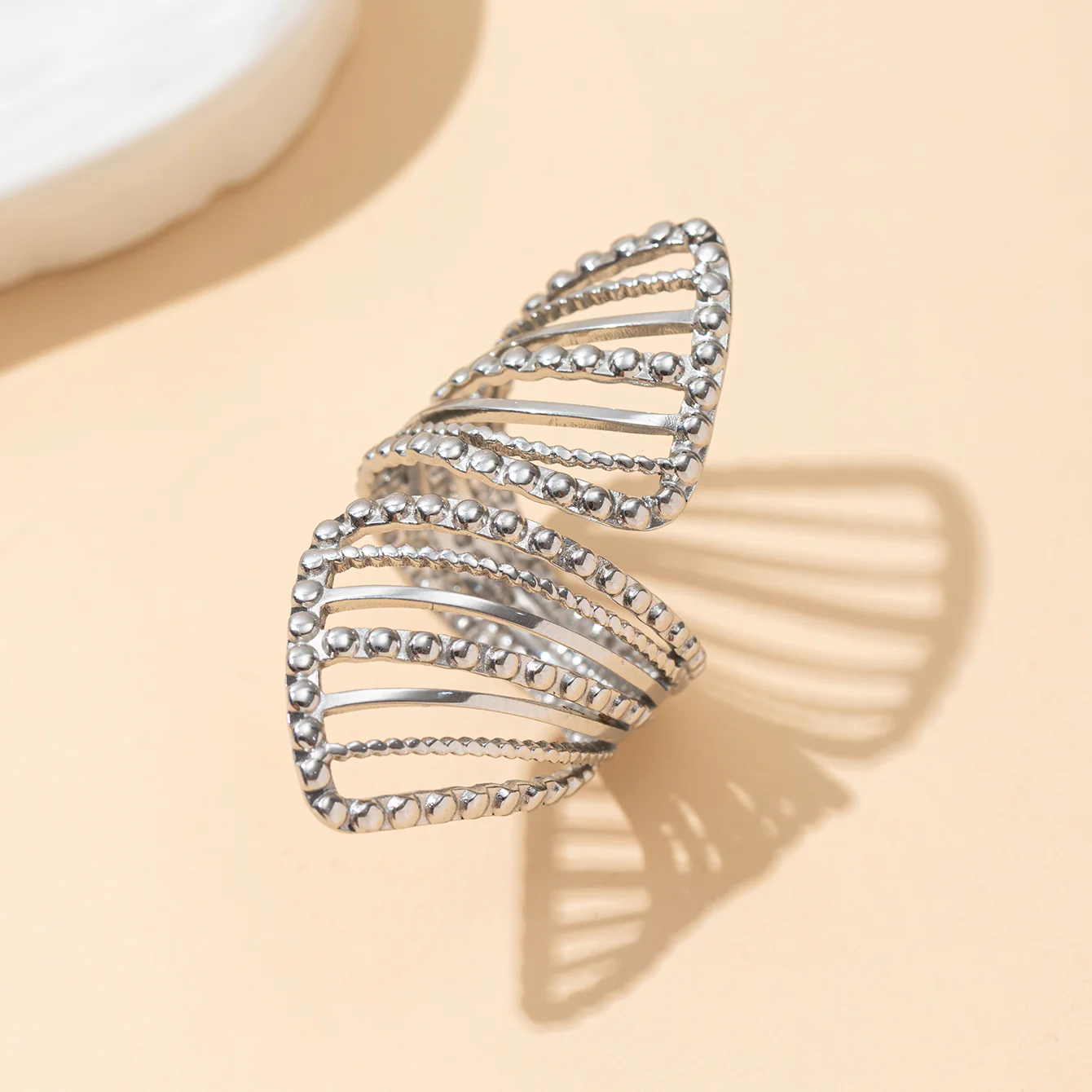 Retro Hollow Textured Ring - Image 3
