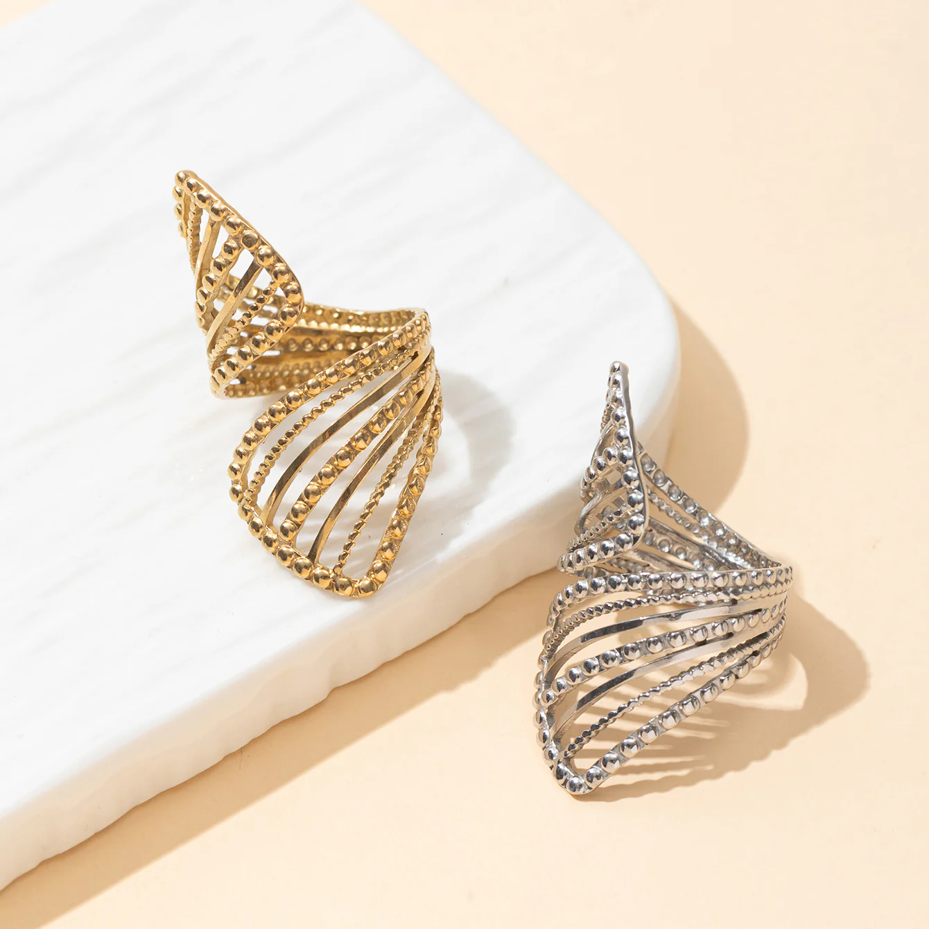 Retro Hollow Textured Ring - Image 4