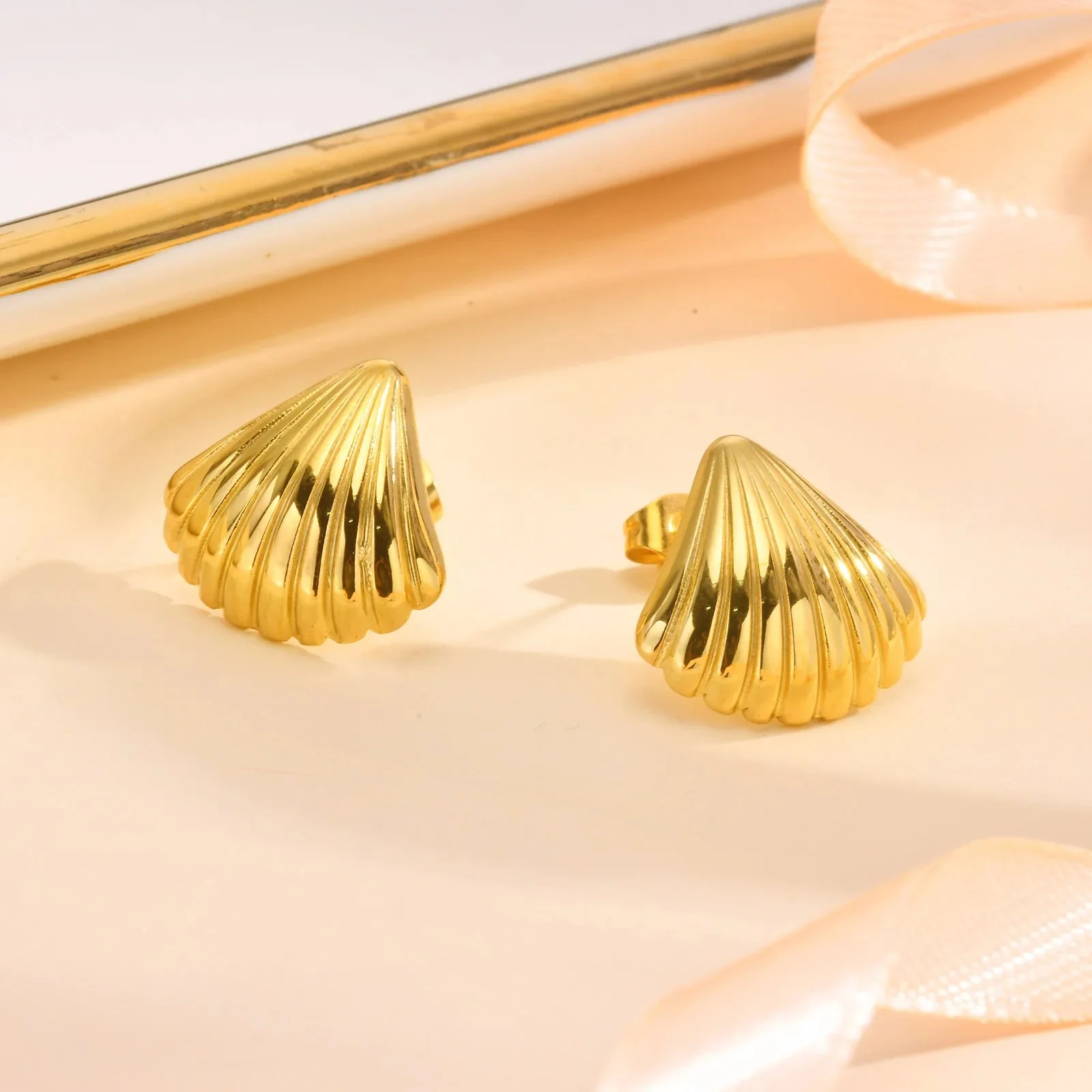 Shell Striped Earrings - Image 4