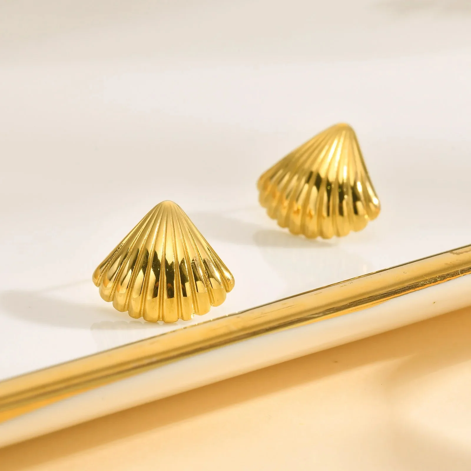Shell Striped Earrings - Image 5