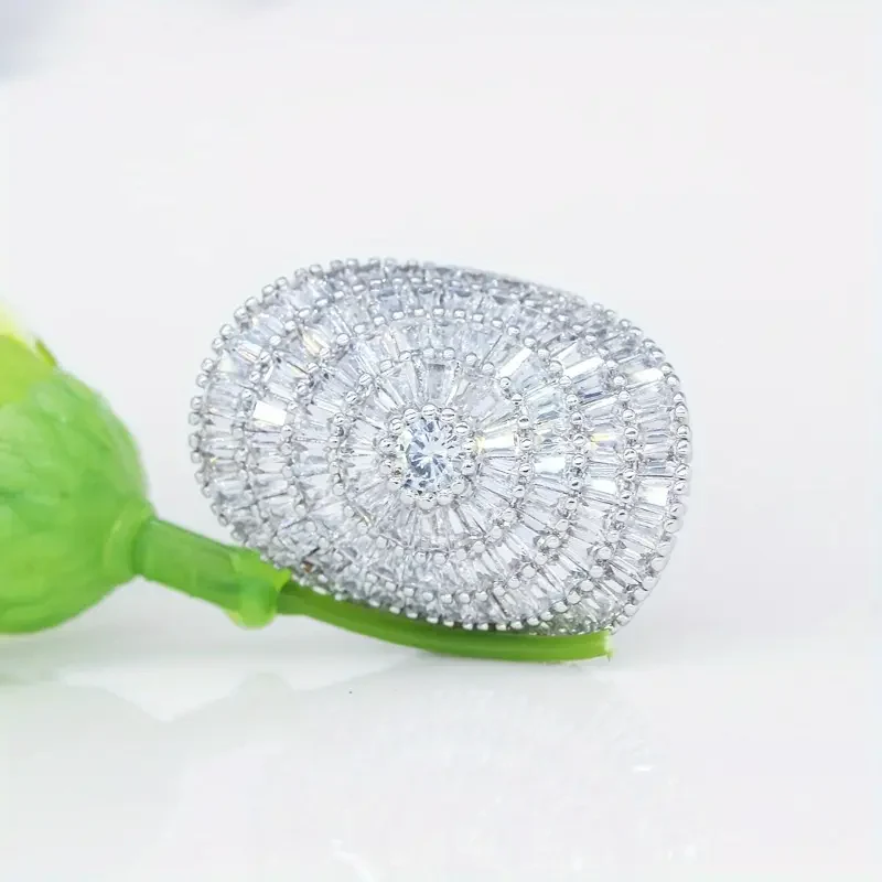 Sparkling Halo Ring - Image 3