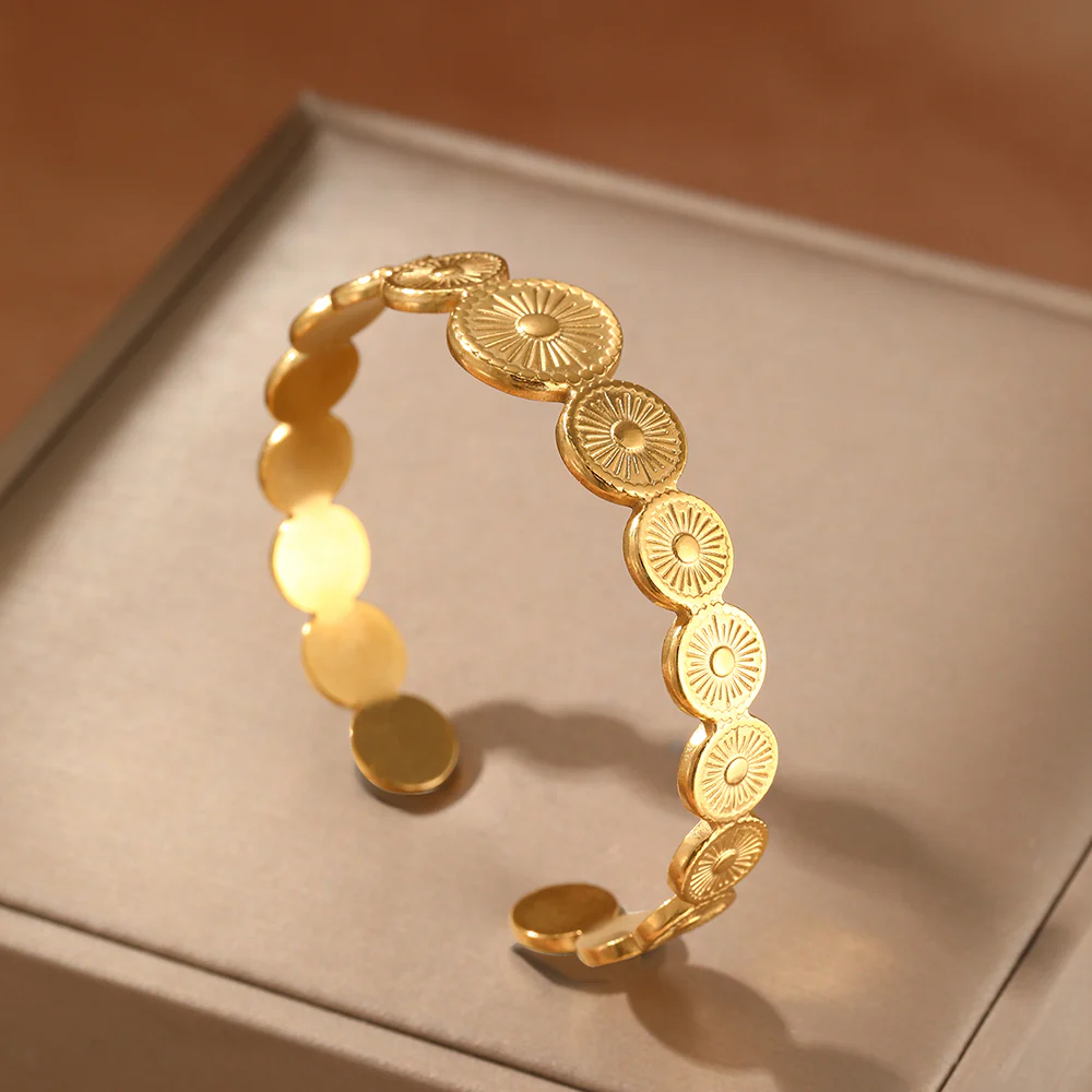 Sunburst Medallion Gold Bracelet - Image 4