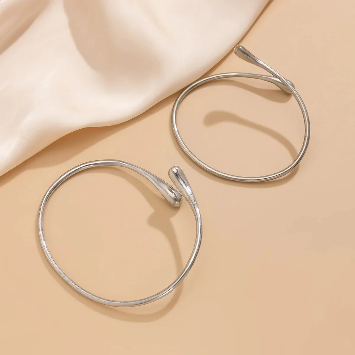 Minimal Upper Arm Bracelet - Image 3