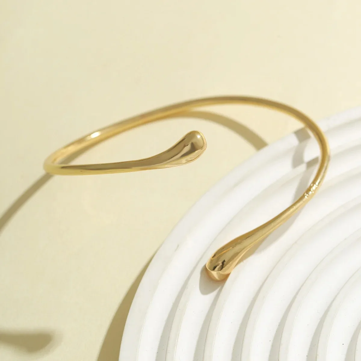 Minimal Upper Arm Bracelet - Image 4