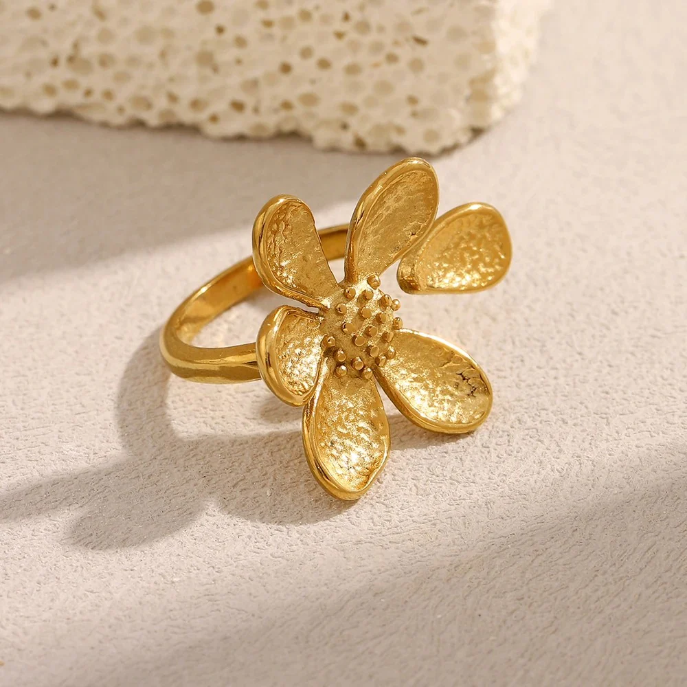 Vintage Flower Petal Ring - Image 4